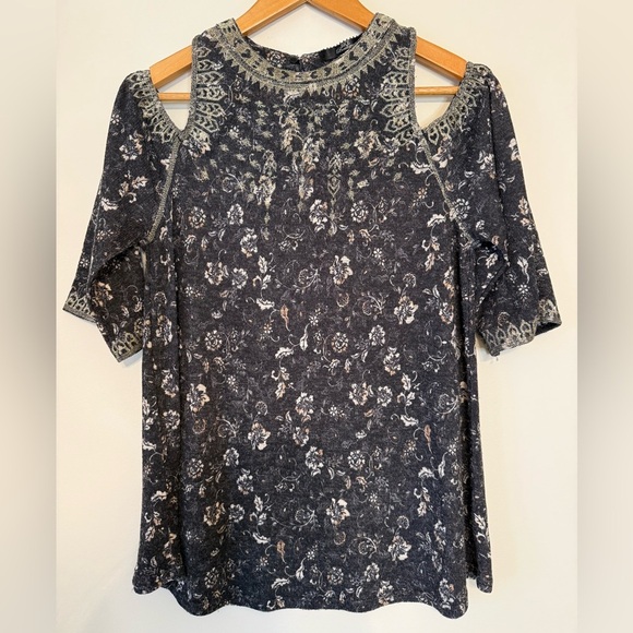 BKE Boutique Floral Top Black Multi - Picture 2 of 9